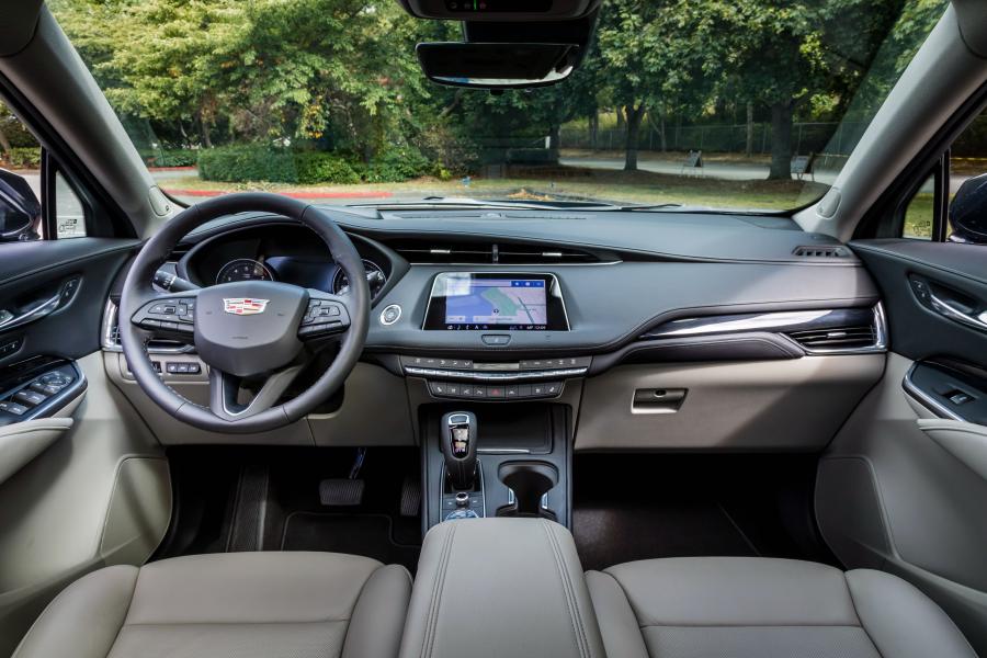 Торпедо Cadillac XT4 Premium Luxury 2018 года  (NA) (фото 26 из 34)